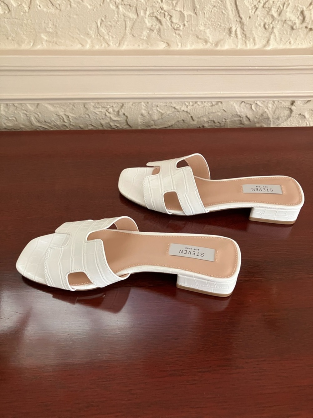 Seven7 White Croc-Embossed Low Block Heel Slide Mules